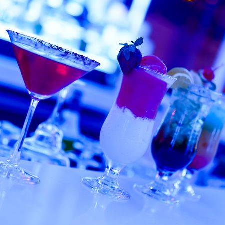 Palacio Mundo Imperial Riviera Diamante אקפולקו מראה חיצוני תמונה A cosmopolitan cocktail