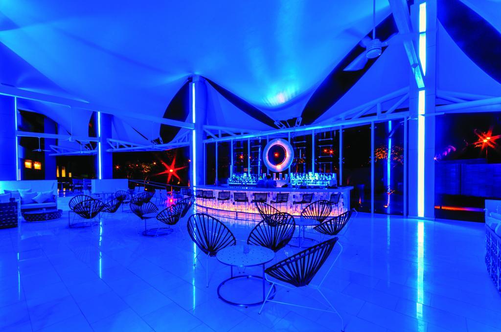 Palacio Mundo Imperial Riviera Diamante אקפולקו מראה חיצוני תמונה The bar at the Sky Bar